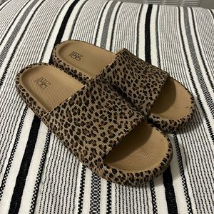 Womens No Boundaries Cheetah Slides